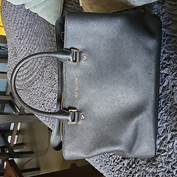 Large Michael Kors Purse - Picture 1 of 5